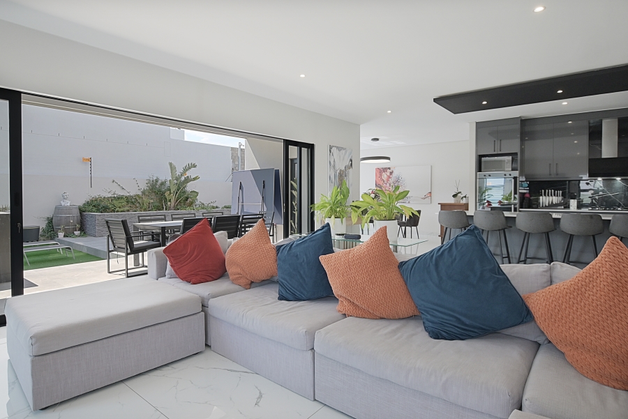 5 Bedroom Property for Sale in Sandown Western Cape
